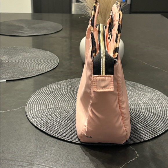 Tahari insulated Lunch Bag/ Makeup Bag Pink and Cheetah Print - Picture 6 of 8